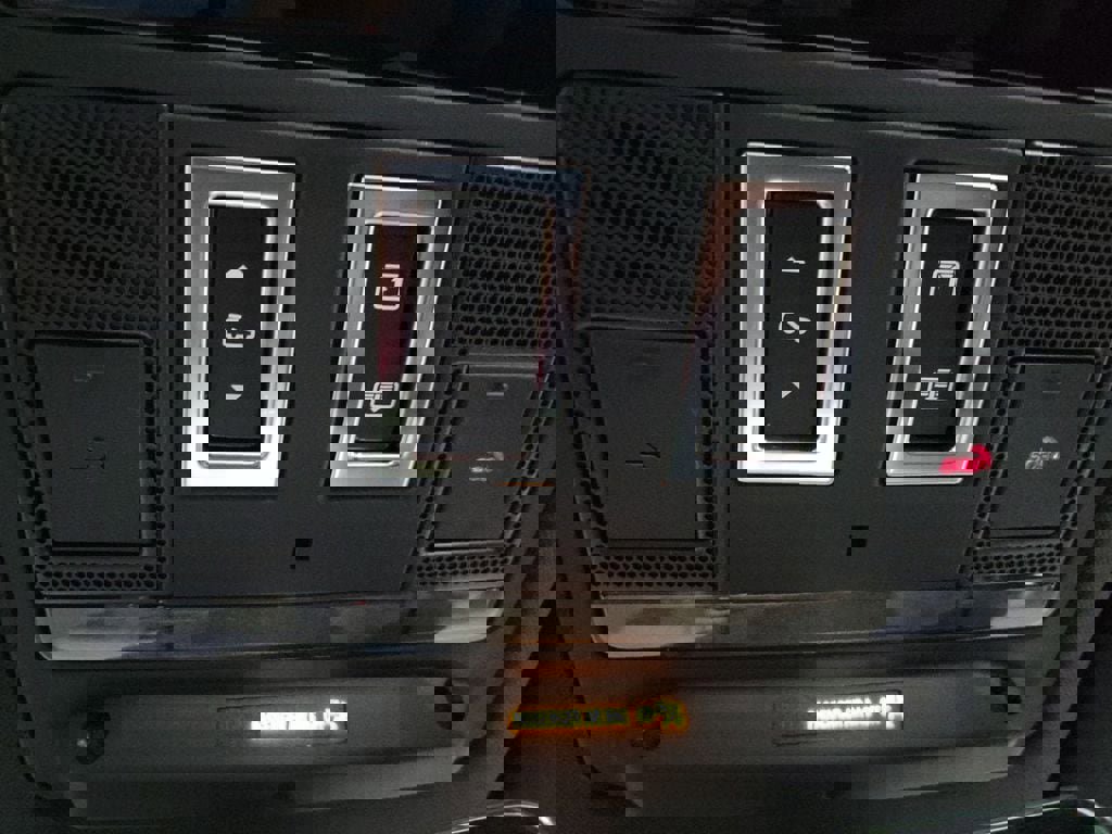 New 2026 Land Rover Defender 110 S image 21