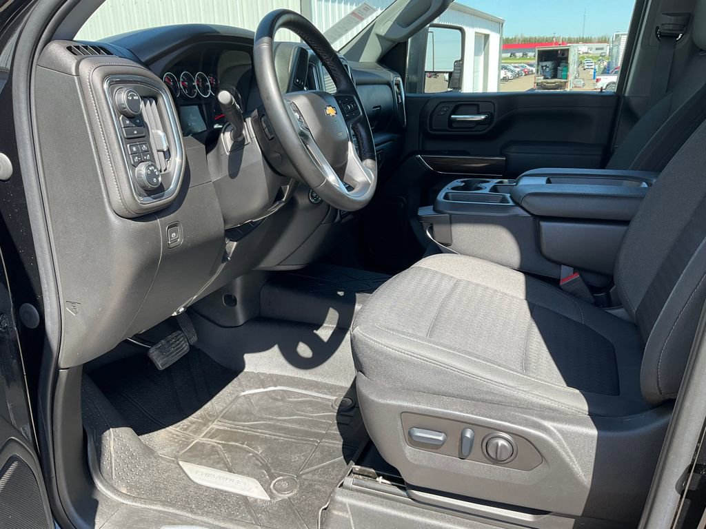 Used 2023 Chevrolet Silverado 2500 LT w/ Convenience Package image 2