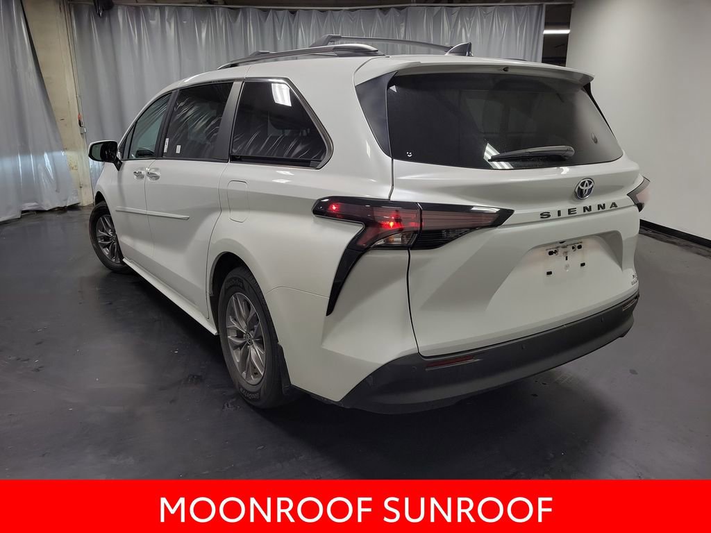 Used 2024 Toyota Sienna XLE w/ XLE Plus Package image 6