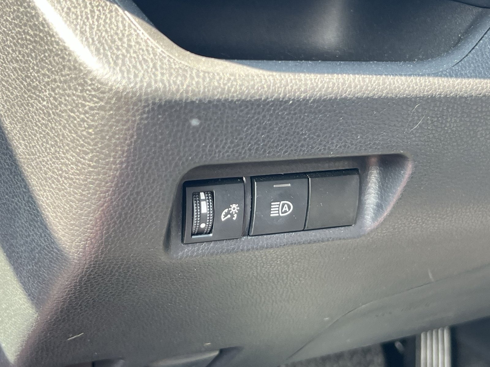Used 2025 Toyota RAV4 XLE AWD/4WD image 25