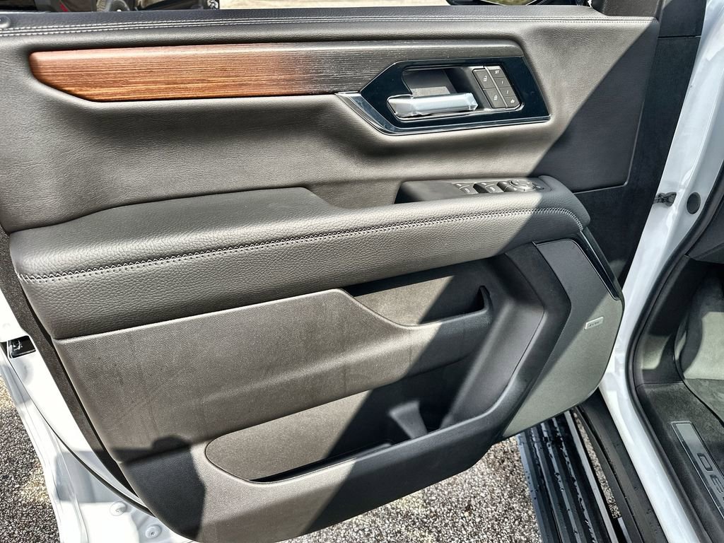 New 2026 GMC Yukon XL Denali w/ Denali Reserve Package image 21