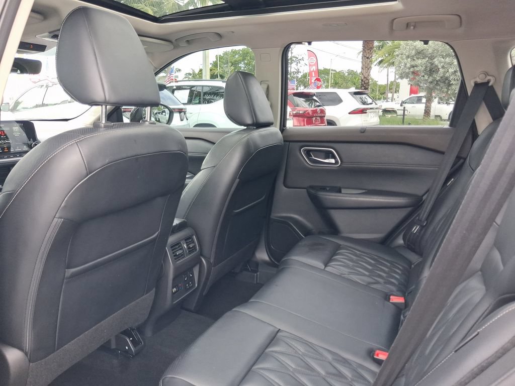 Used 2022 Nissan Rogue Platinum w/ Head-Up Display Package FWD image 8