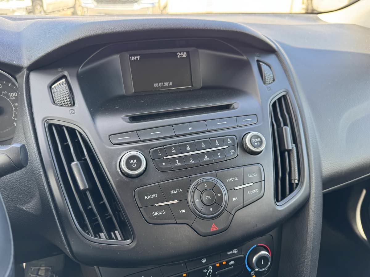 Used 2017 Ford Focus SE FWD image 25