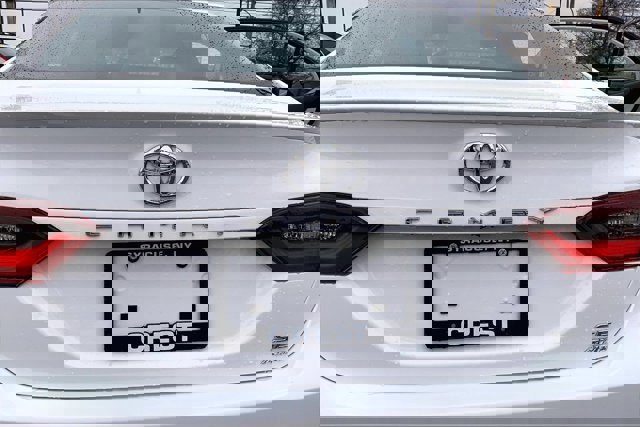 Used 2024 Toyota Camry SE image 7