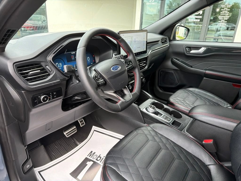 Used 2023 Ford Escape ST-Line Elite w/ Premium Technology Package AWD/4WD image 30