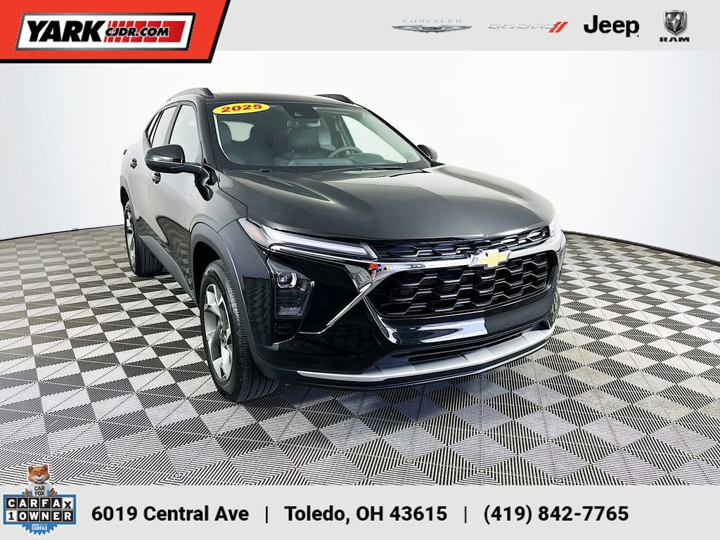 Used 2025 Chevrolet Trax LT image 1