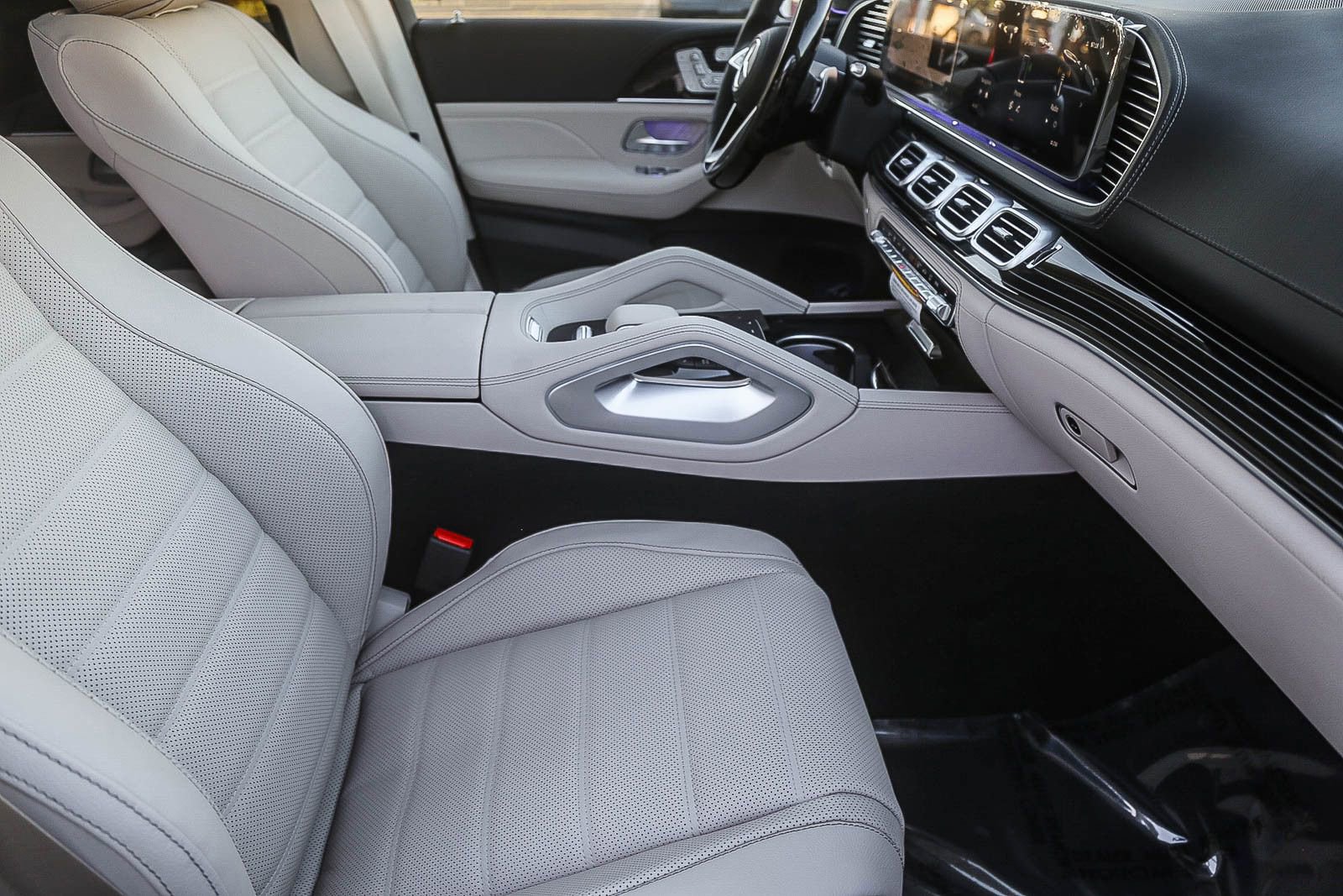 New 2026 Mercedes-Benz GLS 580 4MATIC image 15