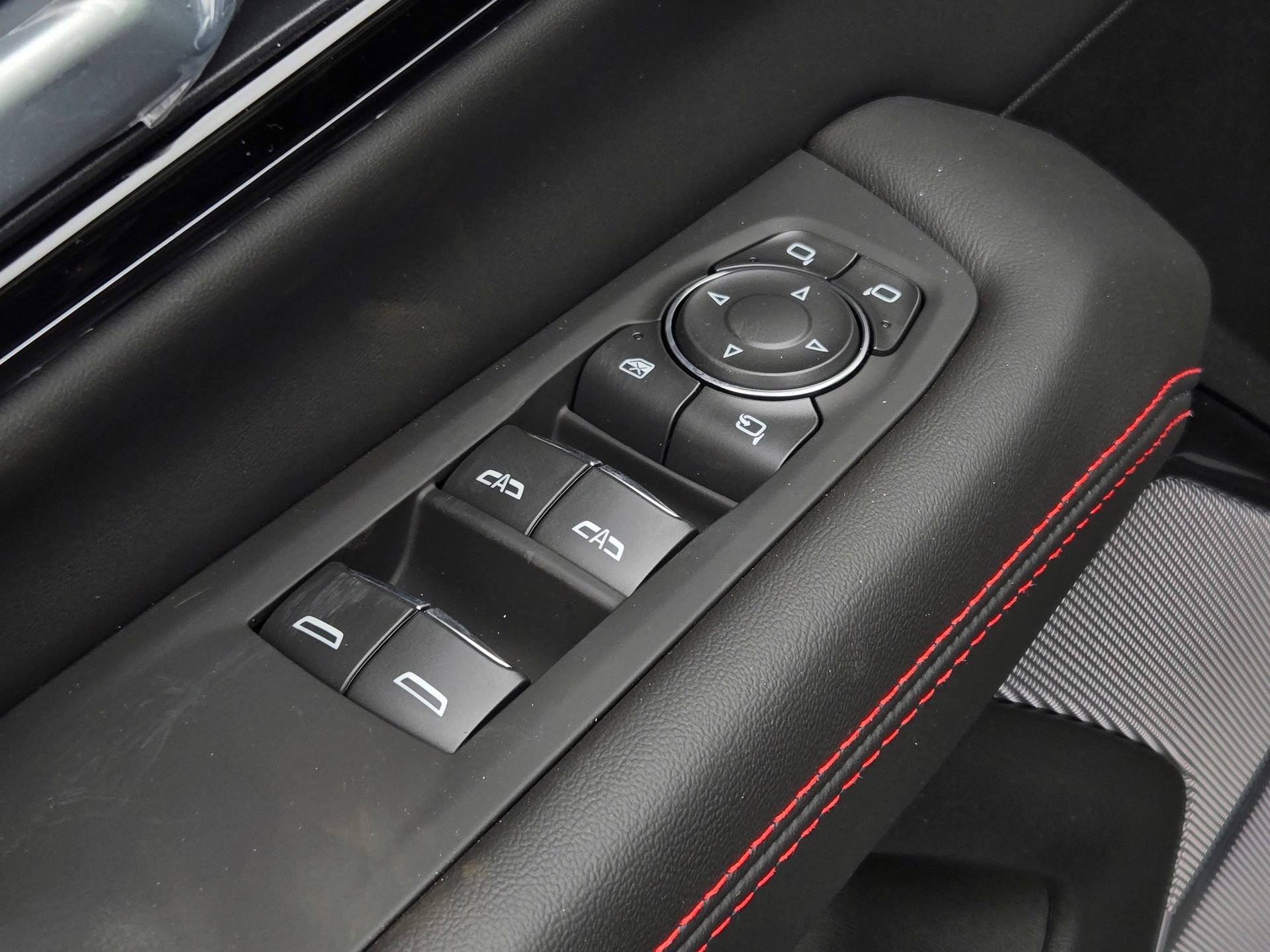New 2026 GMC Yukon AT4 Ultimate w/ LPO, Floor Liner Package AWD/4WD image 44