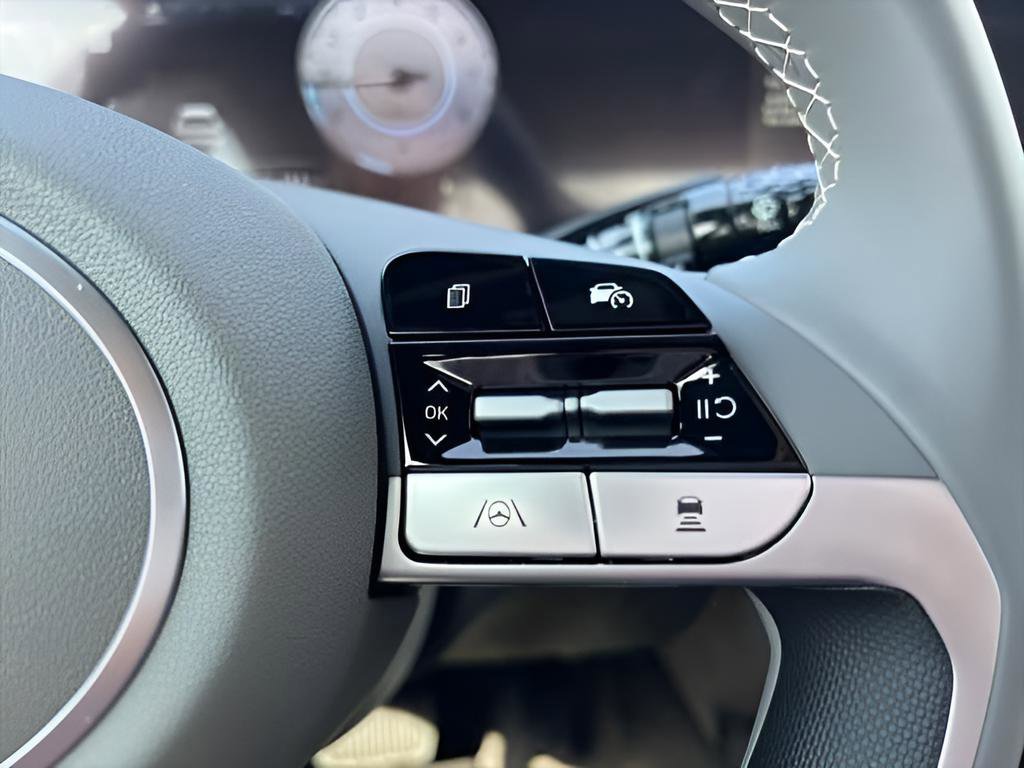 Used 2025 Hyundai Elantra Sport image 22