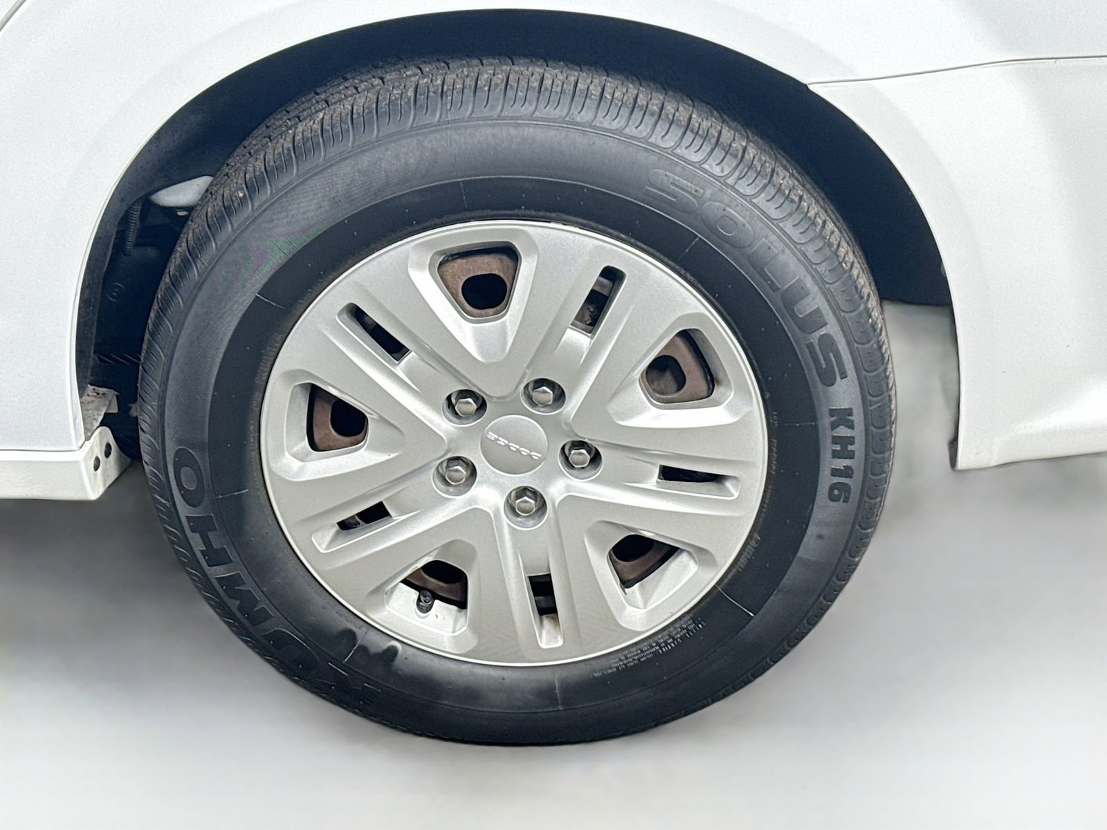 Used 2018 Dodge Grand Caravan SE w/ UConnect Hands-Free Group image 9