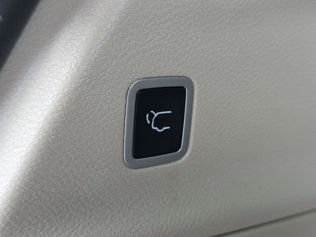 Used 2024 Chrysler Pacifica Touring-L FWD image 16