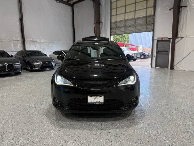 Used 2019 Chrysler Pacifica Limited FWD image 10