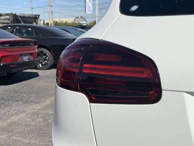 Used 2016 Porsche Cayenne AWD/4WD image 10