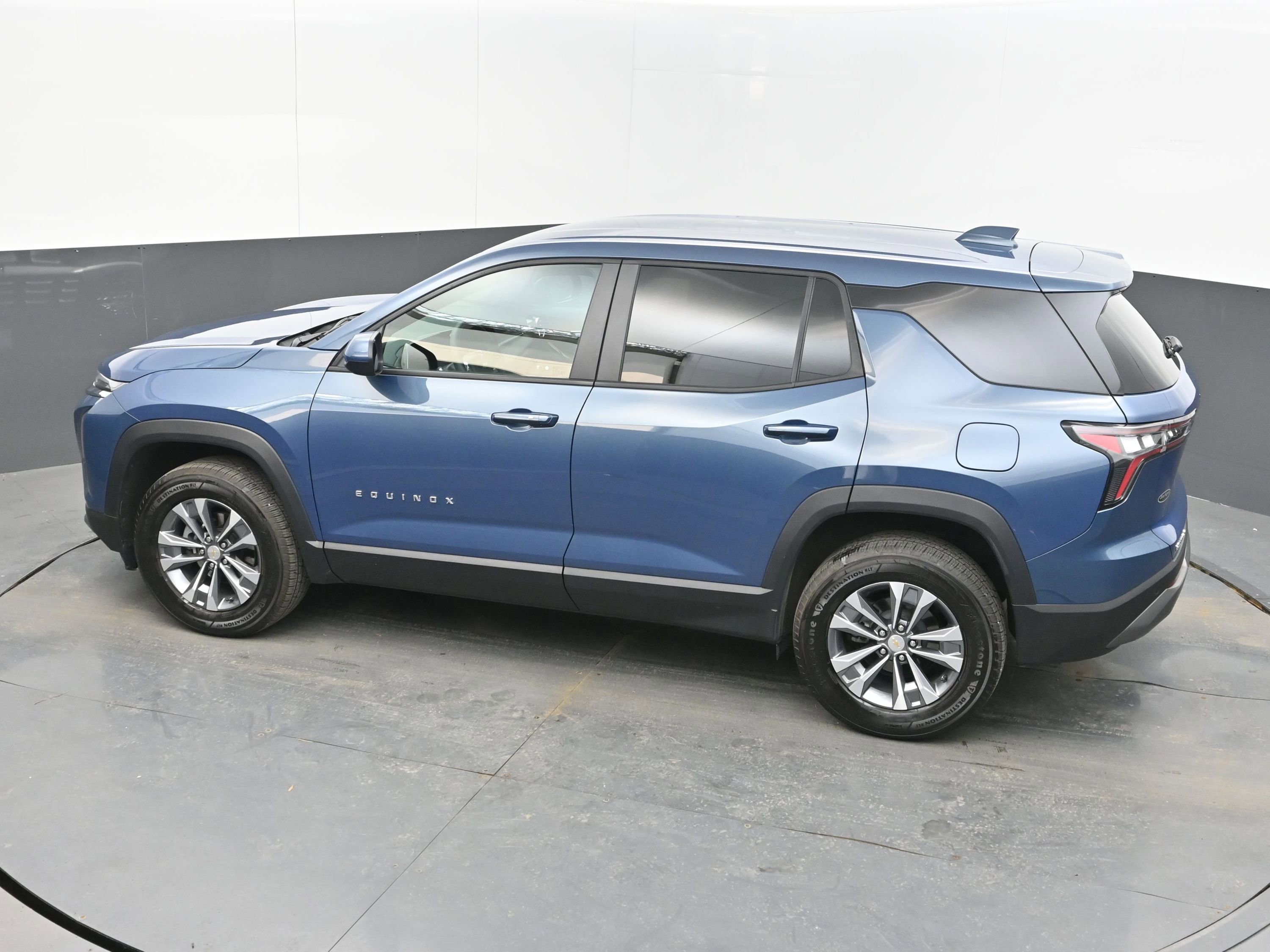 Used 2025 Chevrolet Equinox LT image 32