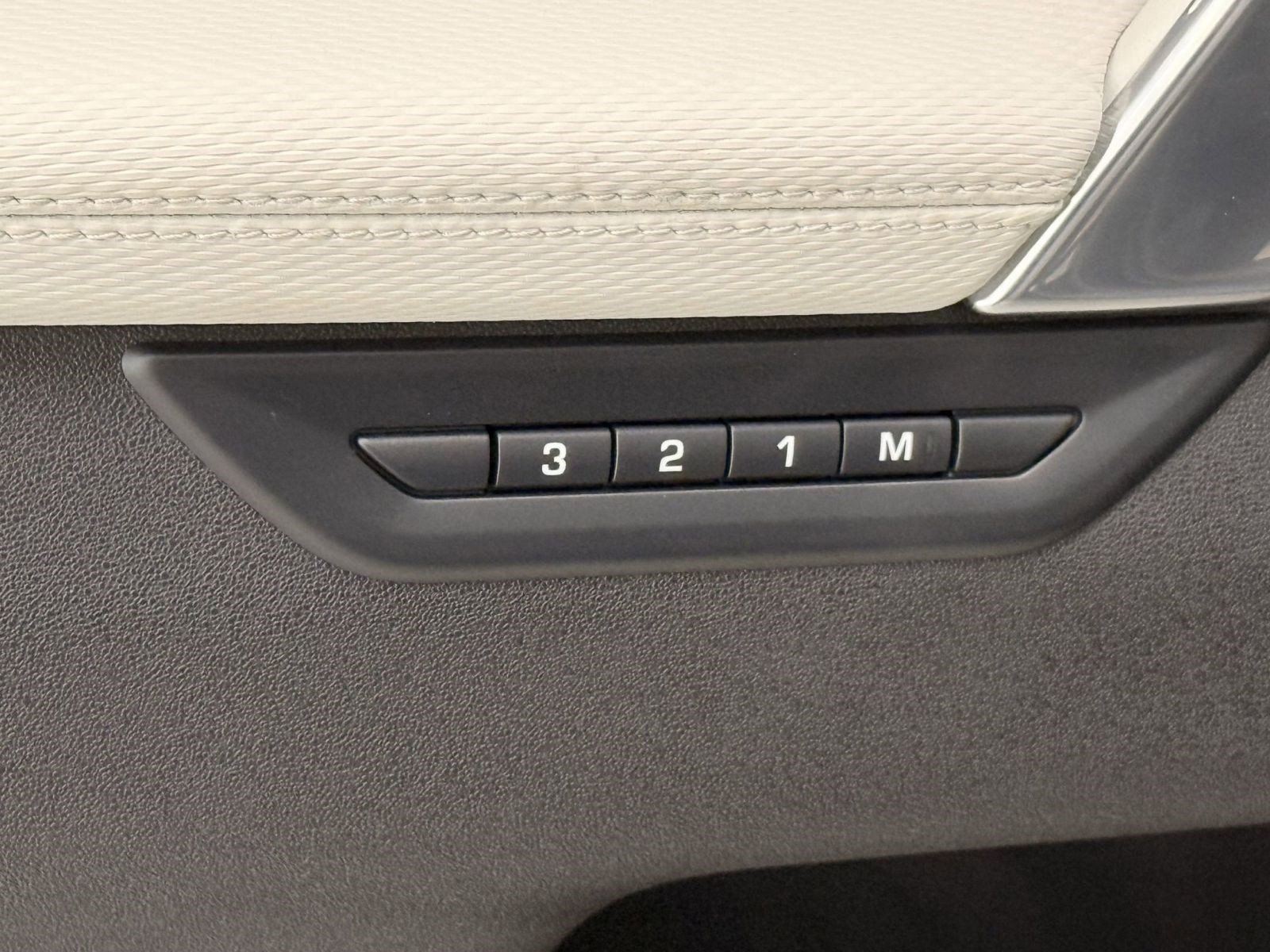 Used 2025 Land Rover Discovery Sport Dynamic SE image 14