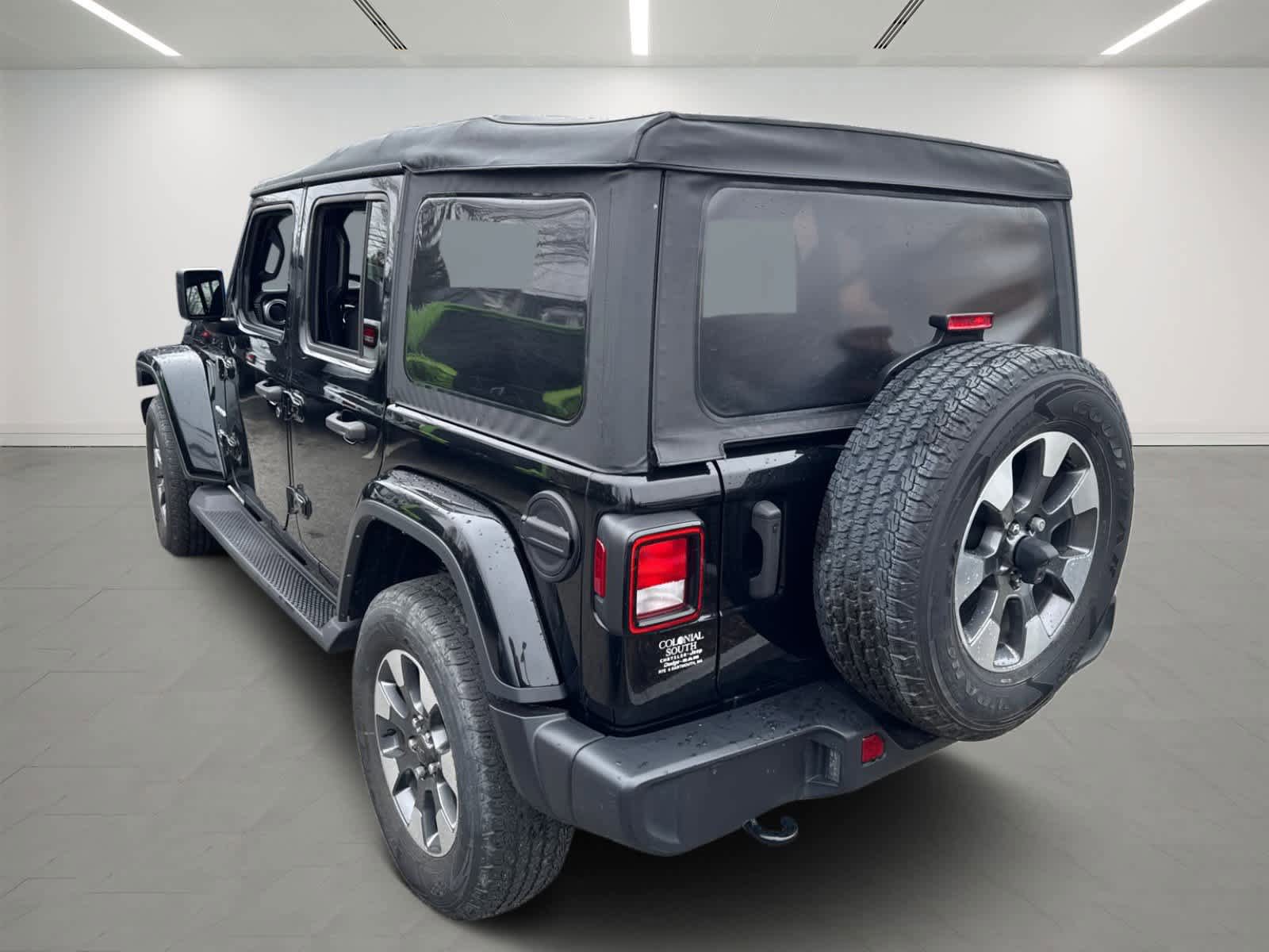 Used 2022 Jeep Wrangler Unlimited Sahara AWD/4WD image 3