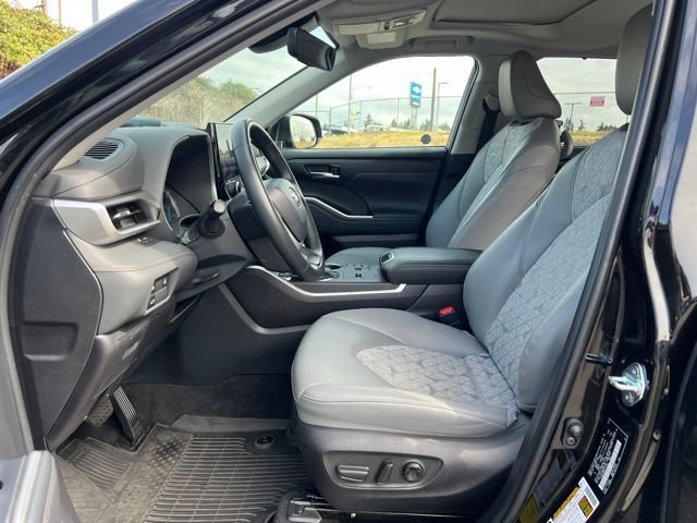 Used 2023 Toyota Highlander Bronze Edition AWD/4WD image 12