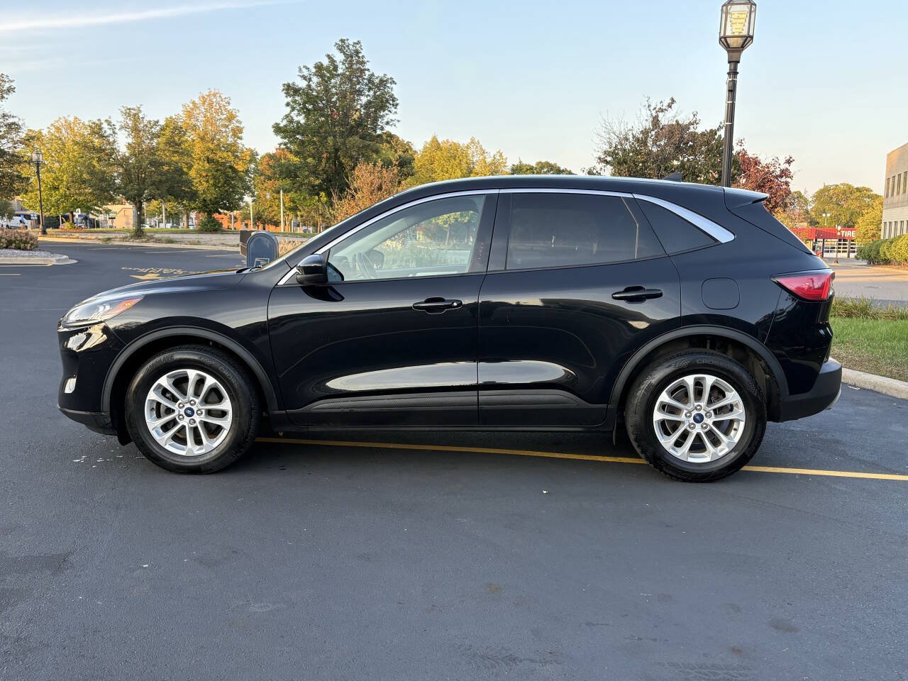 Used 2020 Ford Escape SE FWD image 28