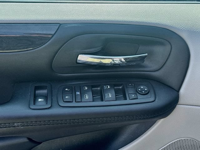 Used 2020 Dodge Grand Caravan SE FWD image 18
