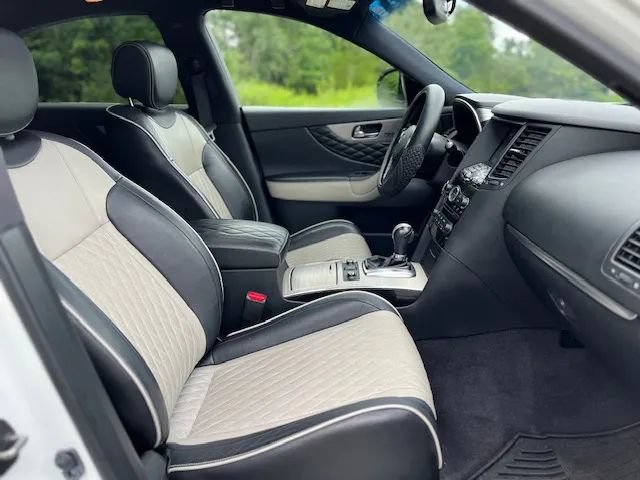 Used 2017 INFINITI QX70 AWD w/ Limited Package image 19
