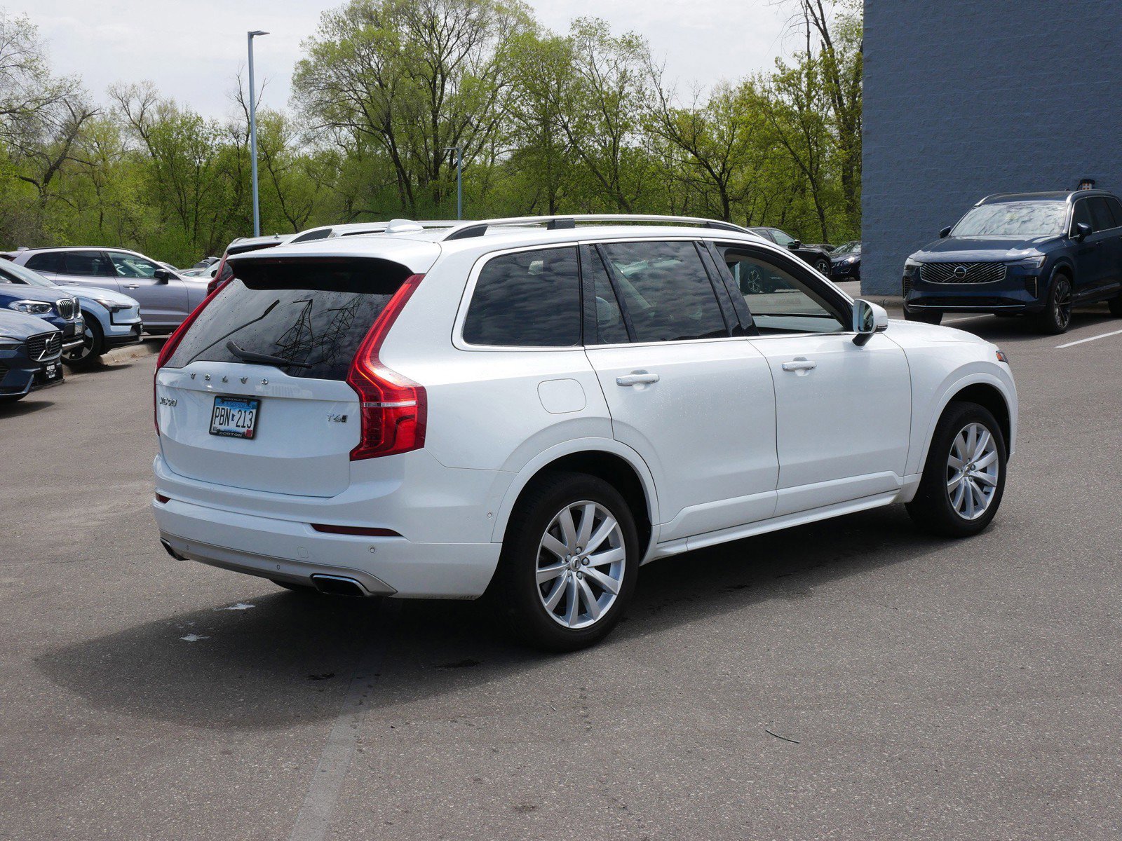 Used 2017 Volvo XC90 T6 Momentum AWD/4WD image 7