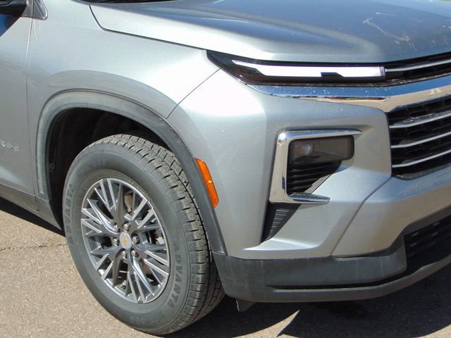 Used 2024 Chevrolet Traverse LT AWD/4WD image 2