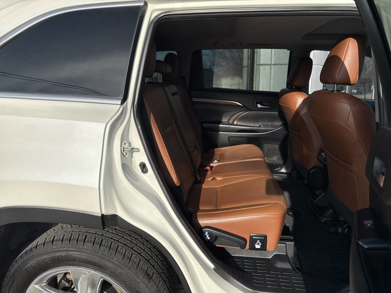 Used 2019 Toyota Highlander Limited AWD 4dr SUV image 12