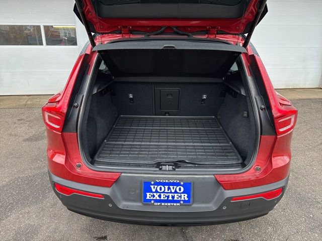 Certified 2022 Volvo XC40 T5 R-Design w/ Advanced Package image 24