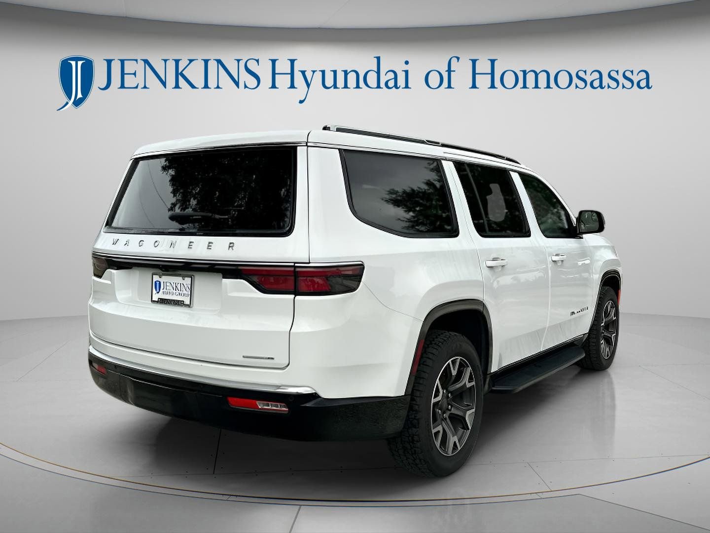 Used 2023 Jeep Wagoneer Series III w/ Preferred Equipment Group image 3