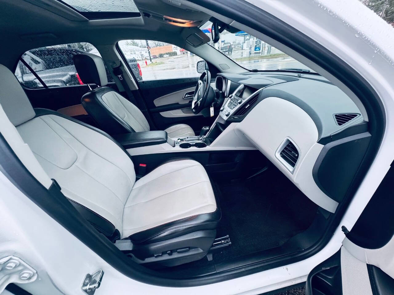 Used 2016 Chevrolet Equinox LTZ w/ Enhanced Convenience Package image 17