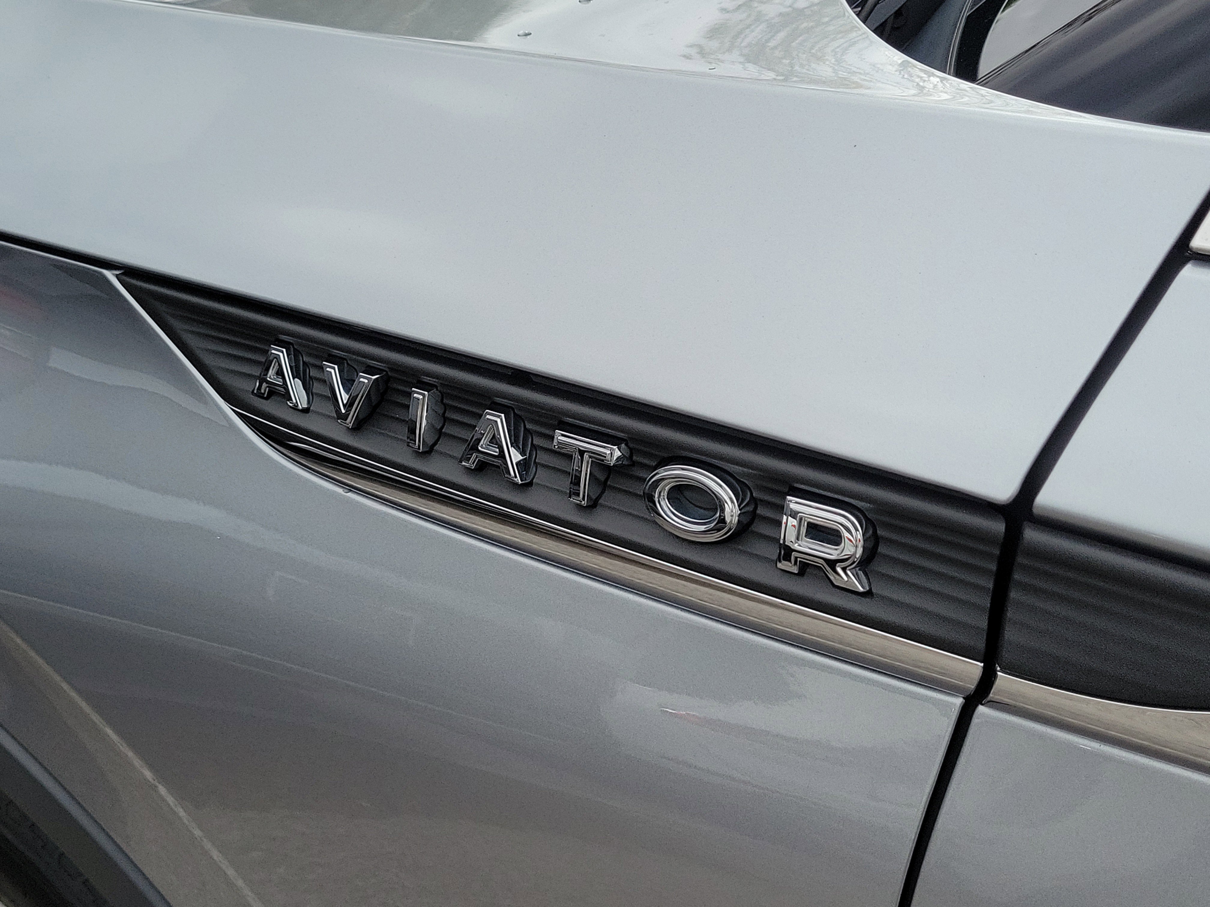 Used 2023 Lincoln Aviator 2WD w/ Premium Package image 6