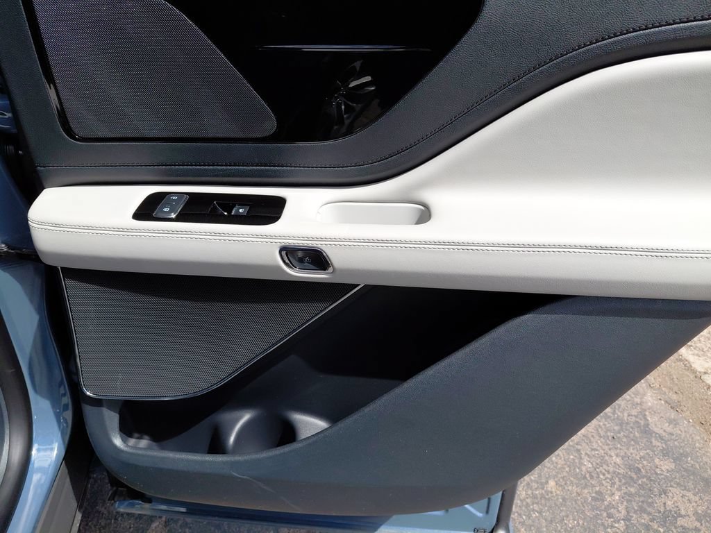 New 2026 Lincoln Aviator AWD w/ Jet Appearance Package image 34