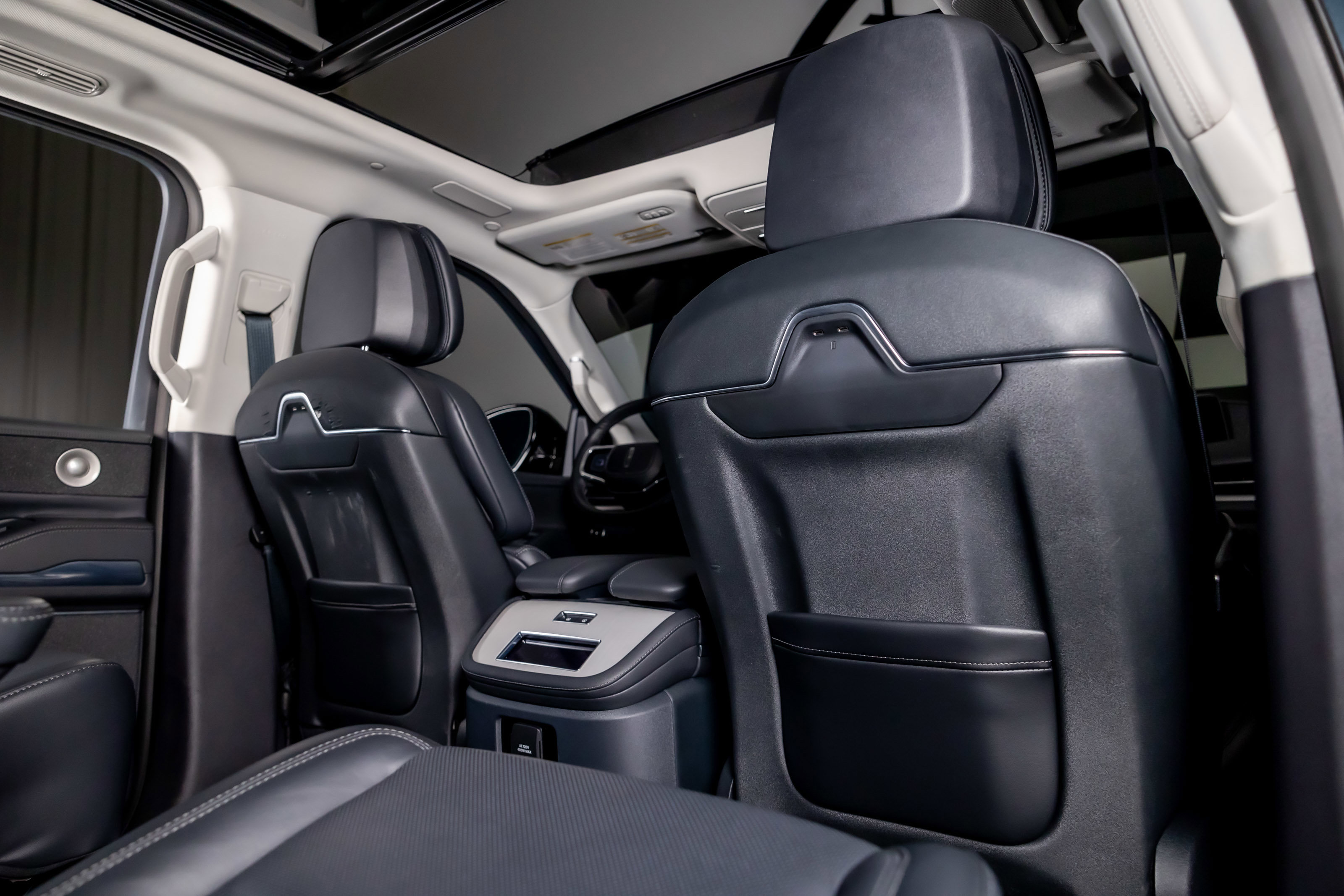 Used 2025 Lincoln Navigator L Reserve image 27