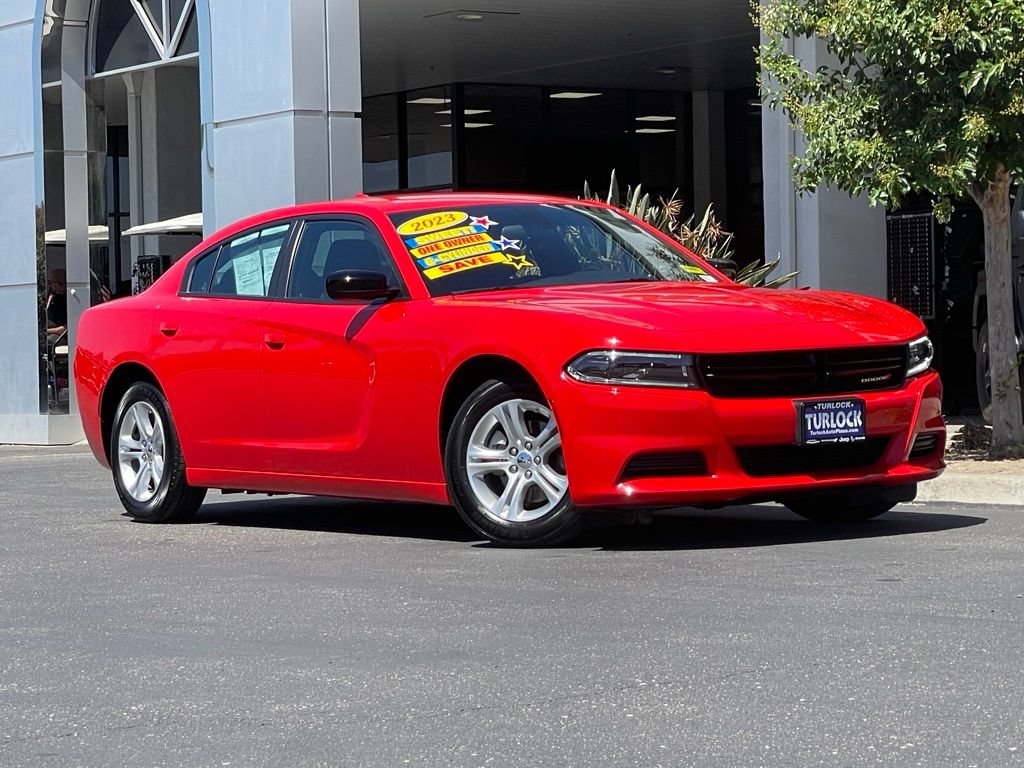 Used 2023 Dodge Charger SXT RWD image 2