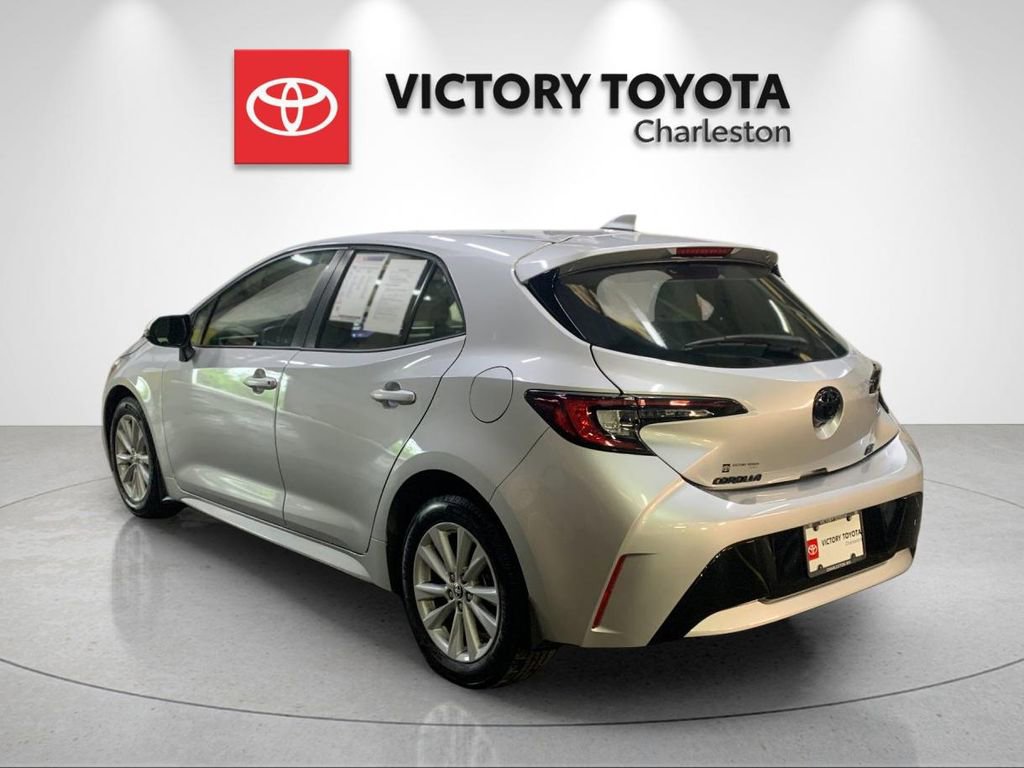 Used 2023 Toyota Corolla SE w/ SE Premium Package FWD image 3