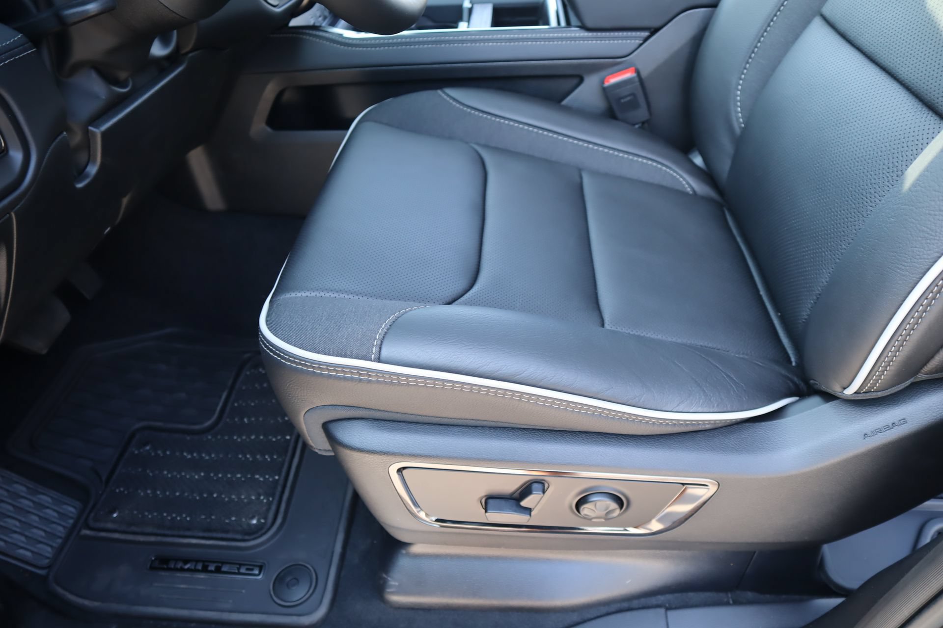 New 2027 RAM 1500 Limited AWD/4WD image 12