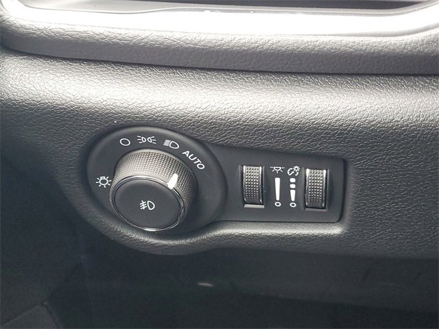 New 2026 Chrysler Pacifica Limited w/ Uconnect Theater Family Group image 21