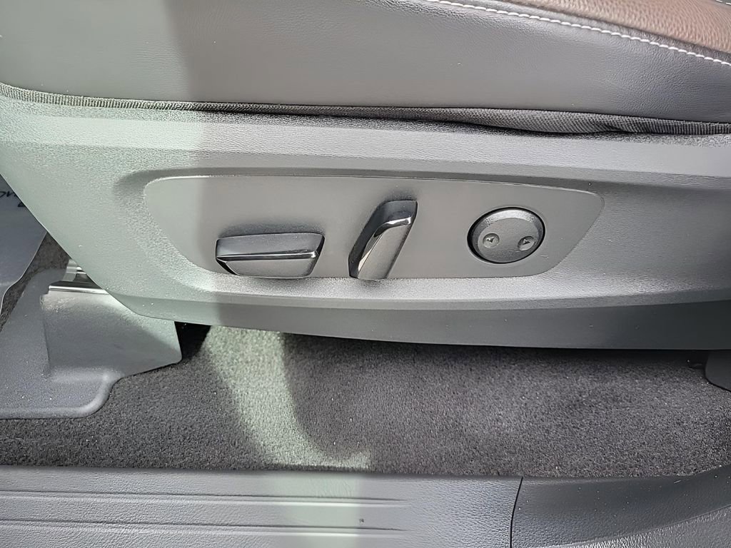 Used 2024 Nissan Pathfinder Platinum image 10