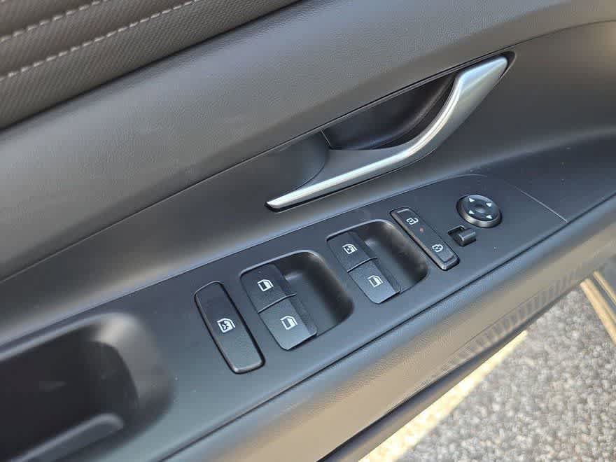 New 2026 Hyundai Elantra Limited FWD image 17