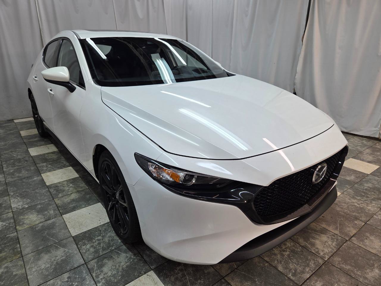 Used 2022 MAZDA MAZDA3 s FWD image 2