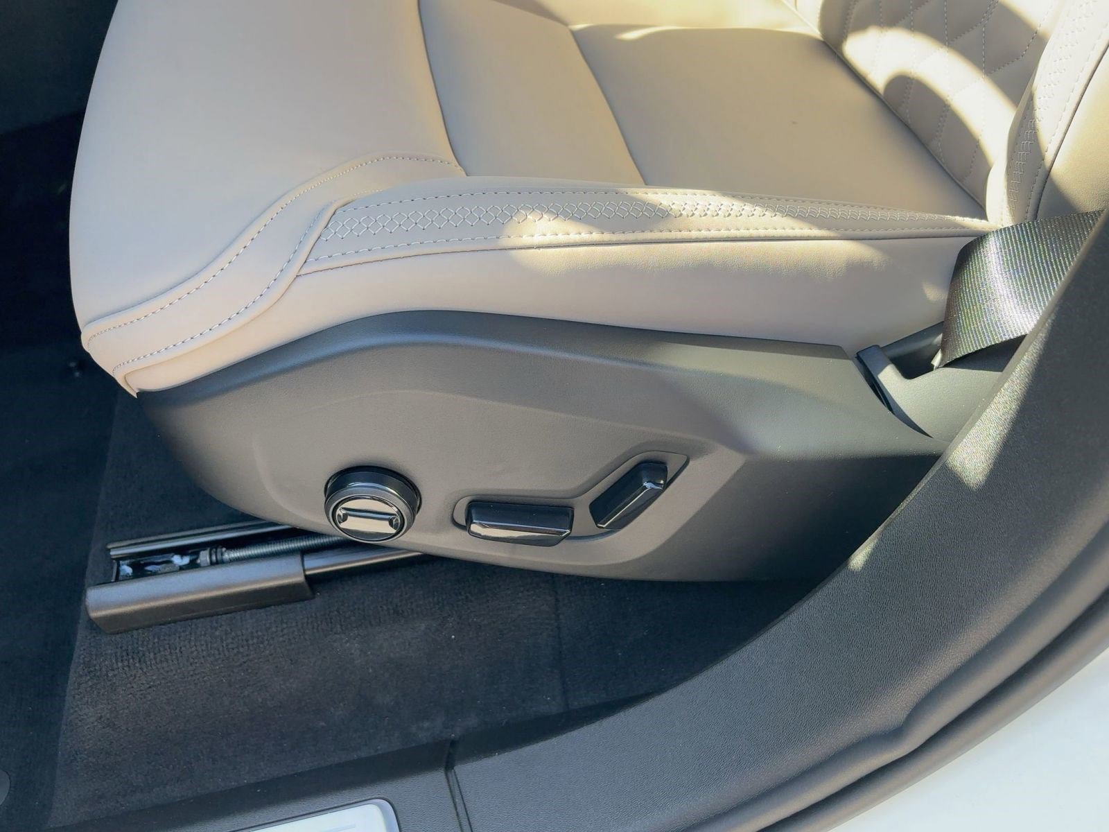 New 2026 Volvo XC90 B5 Plus image 13