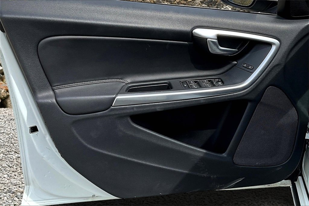 Used 2015 Volvo S60 T5 Platinum image 22