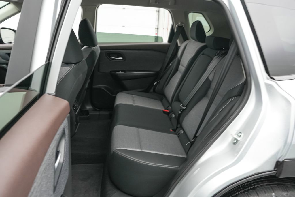 Used 2023 Nissan Rogue SV AWD/4WD image 19