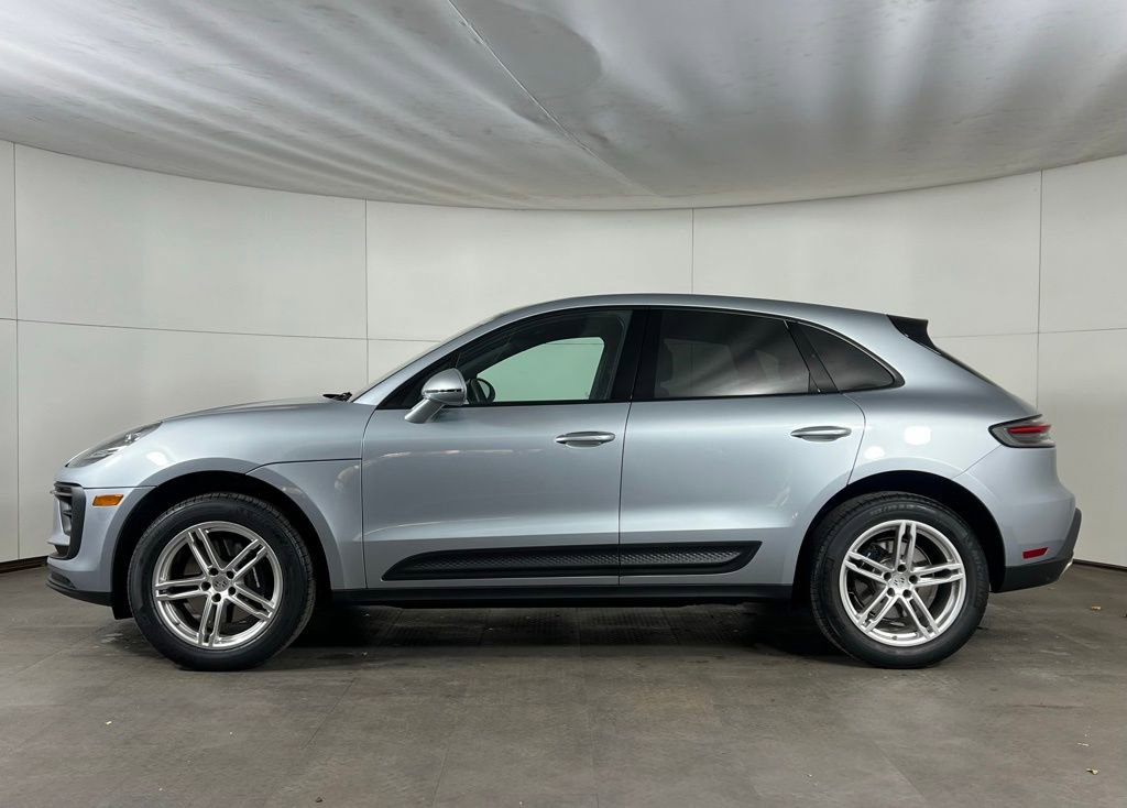 Certified 2025 Porsche Macan image 2