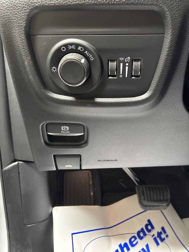 Used 2025 Jeep Grand Cherokee L Altitude AWD/4WD image 14