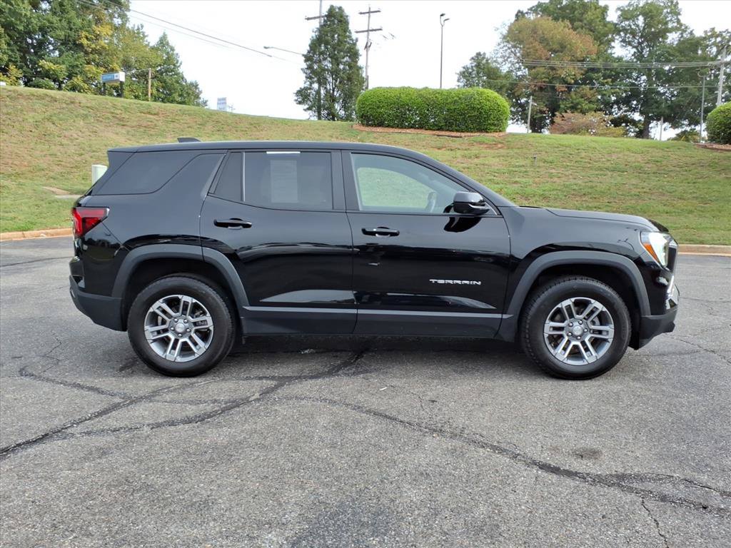 Used 2025 GMC Terrain Elevation w/ Technology Package II AWD/4WD image 2