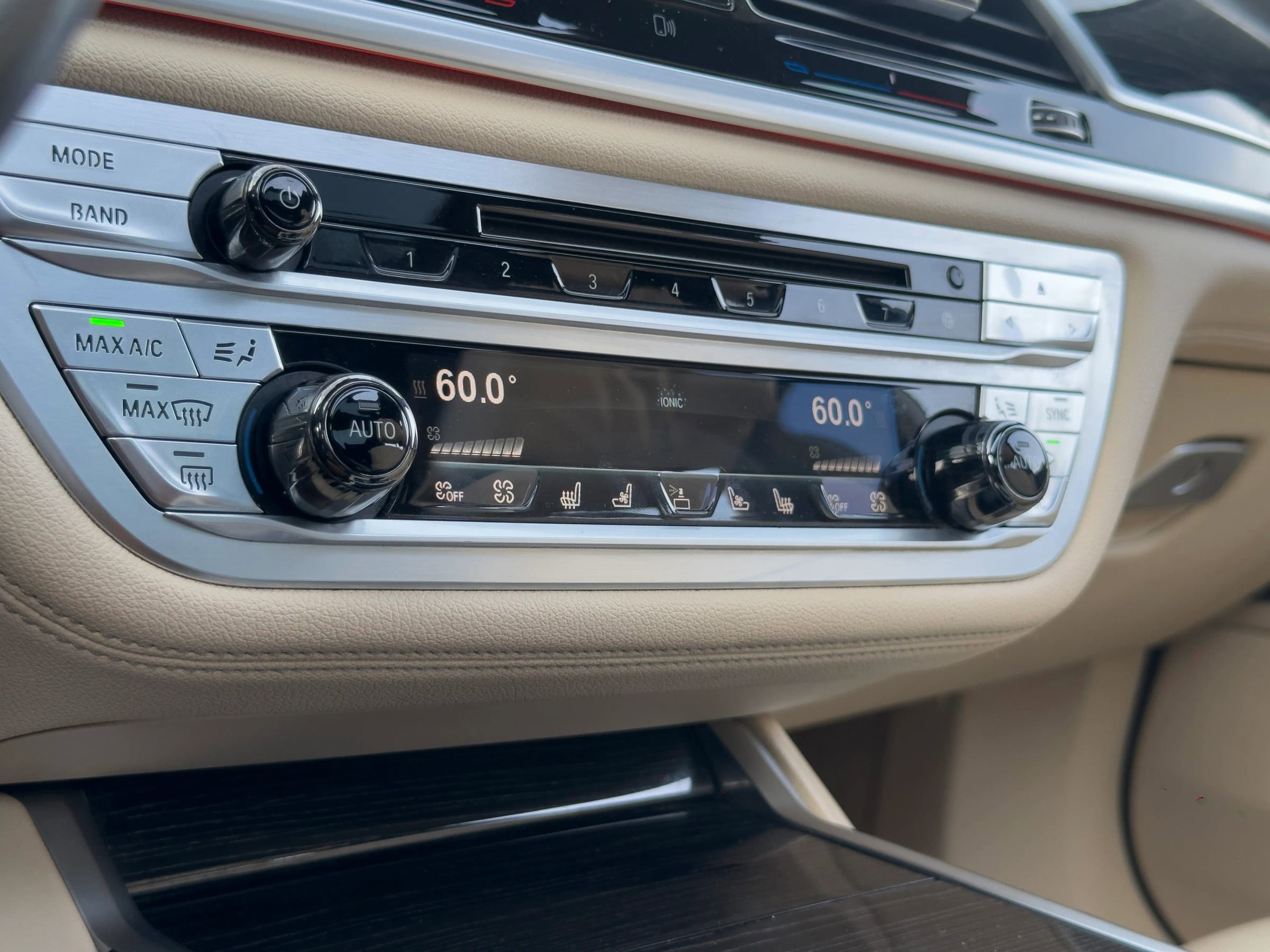 Used 2016 BMW 750Li xDrive image 27