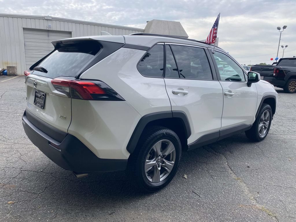 Used 2024 Toyota RAV4 XLE FWD image 5