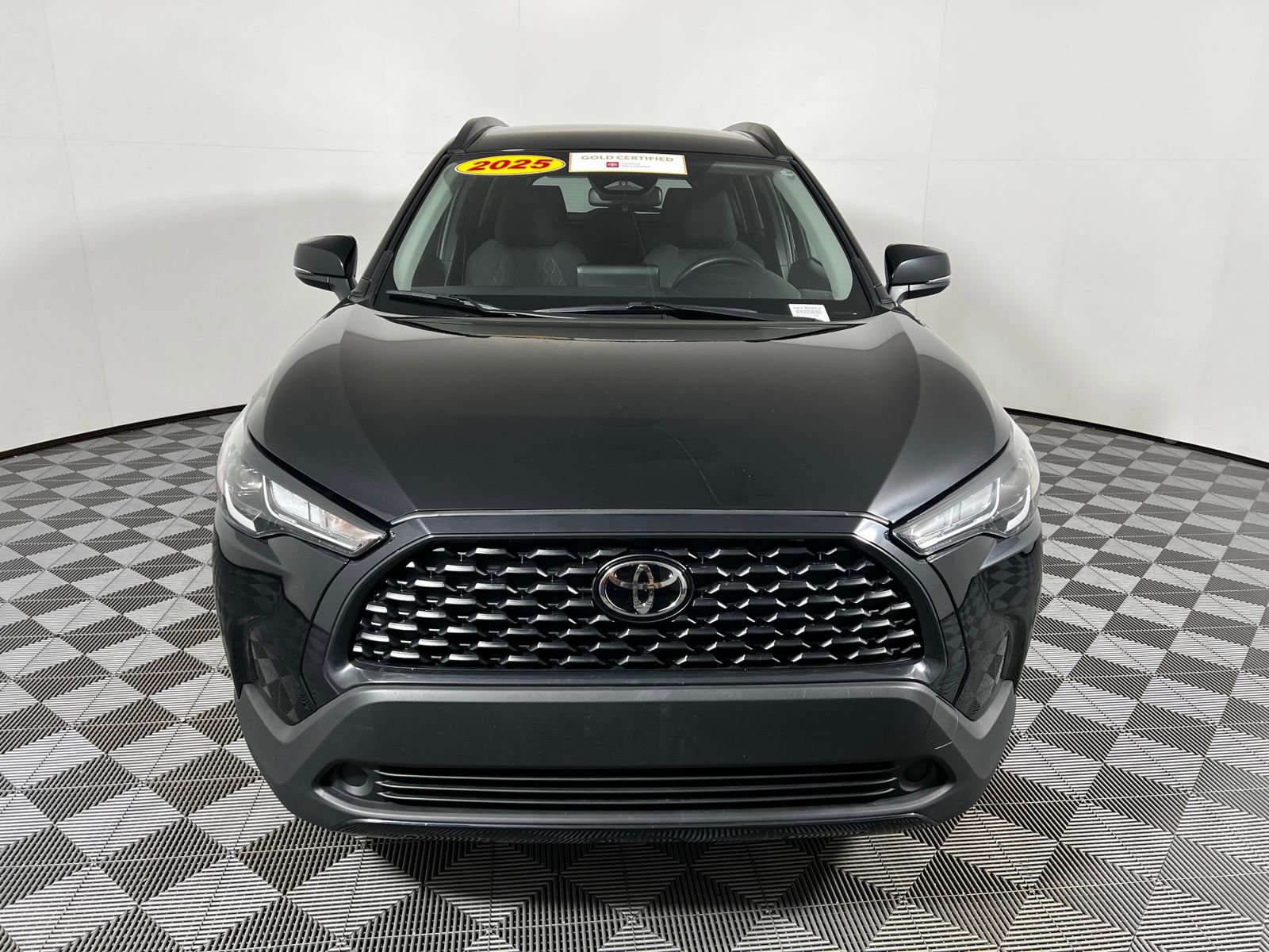 Certified 2025 Toyota Corolla Cross LE image 2