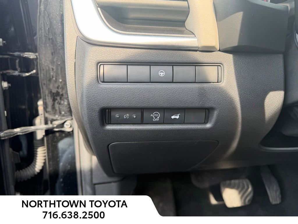 Used 2024 Nissan Rogue SV AWD/4WD image 24